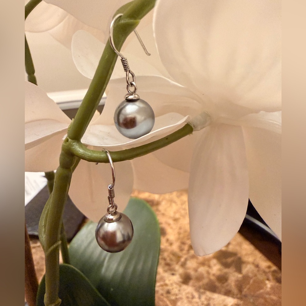 ⭐️⭐️Genuine Grey Freshwater Pearl & 925 Sterling Silver Drop Earrings